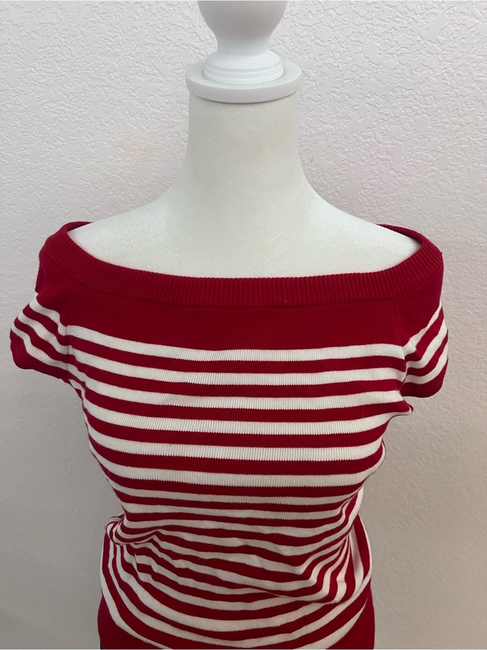 Tommy Hilfiger Off Shoulder Sweater Top Women’s Medium Red White Striped Knit - Picture 3 of 7